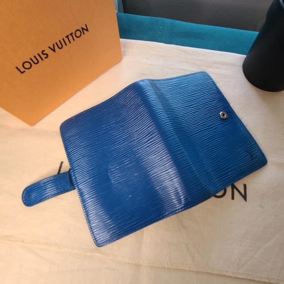 *SOLD* Louis Vuitton Epi PM Agenda Planner GUC - Picture 8 of 13